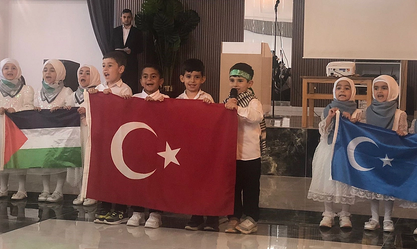 Palu'da Kur'an kursu öğrencilerinin mezuniyet sevinci