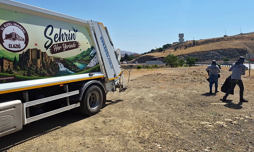 Pertek feribot güzergahından 4 ton atık çıkarıldı