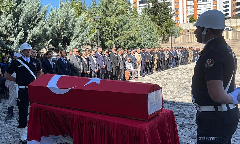 Polis Memuru Mert Ozan Şindi Elazığ'da düzenlenen törenle uğurlandı