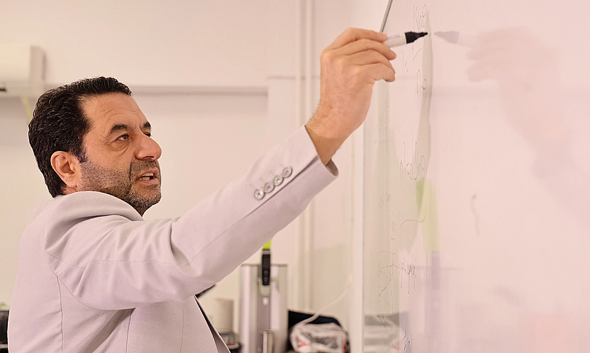 Prof. Dr. Fahrettin Yakupanoğlu 'Bilim makalede kalmamalı, ürüne dönüşmeli'