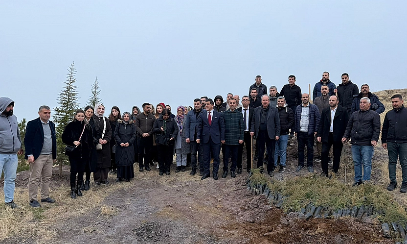 Sivrice'de Öğretmenler Günü fidan dikimiyle kutlandı