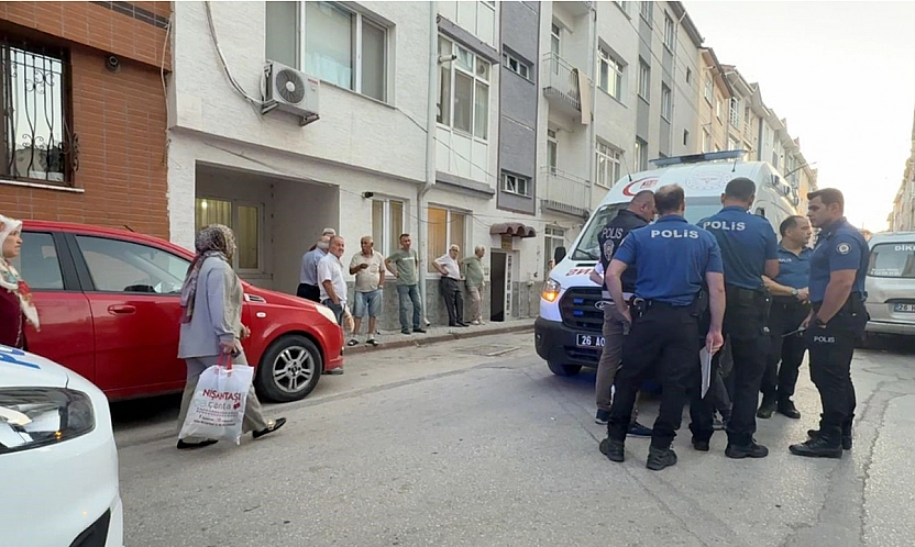 Sokakta Düşen Yaşlı Adam Evinin Kapısında Hayatını Kaybetti