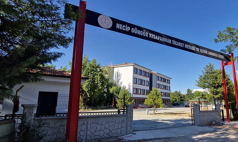 Tercih döneminde öğrencilere büyük müjde: İletişim Lisesi kendi binasına taşındı