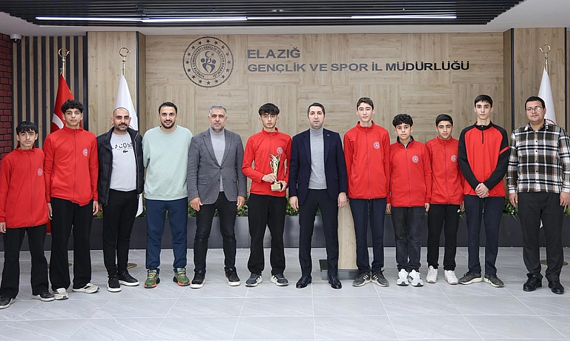 Türkiye'nin en genç hokey takımından büyük başarı