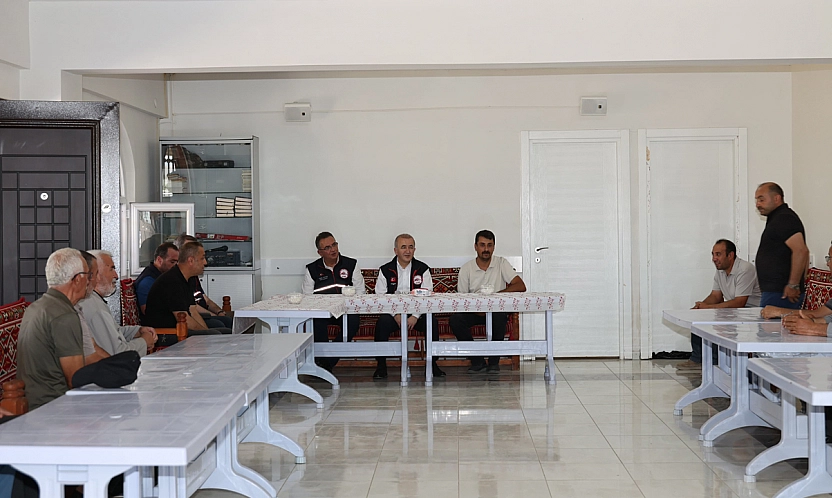 Vali Hatipoğlu, Gözebaşı Köyü'nde vatandaşlarla bir araya geldi