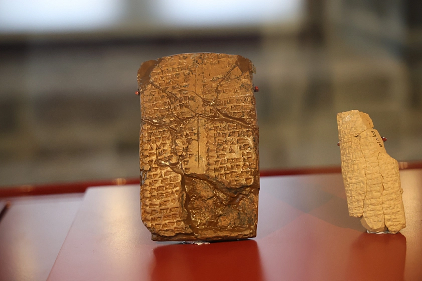 Sadece Kadın İsimlerinin Yazılı Olduğu 2 Bin 648 Yıllık 'Kil Tablet' Dikkat Çekiyor