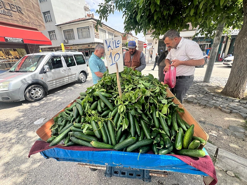 Elazığ'da Ayın En Ucuzu: Fiyatını Duyan Poşetlerini Doldurdu