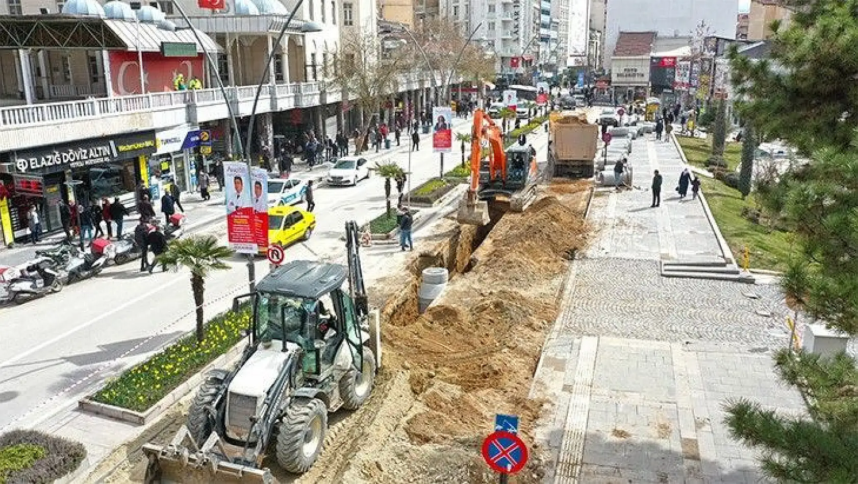 15 Temmuz Demokrasi Meydanı'nda Kanalizasyon Hattı Deplase Çalışması