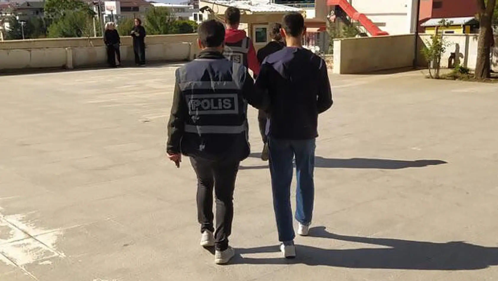 16 Yıl Kesinleşmiş Hapis Cezası Bulunan 2 Zanlı Elazığ'da Tutuklandı