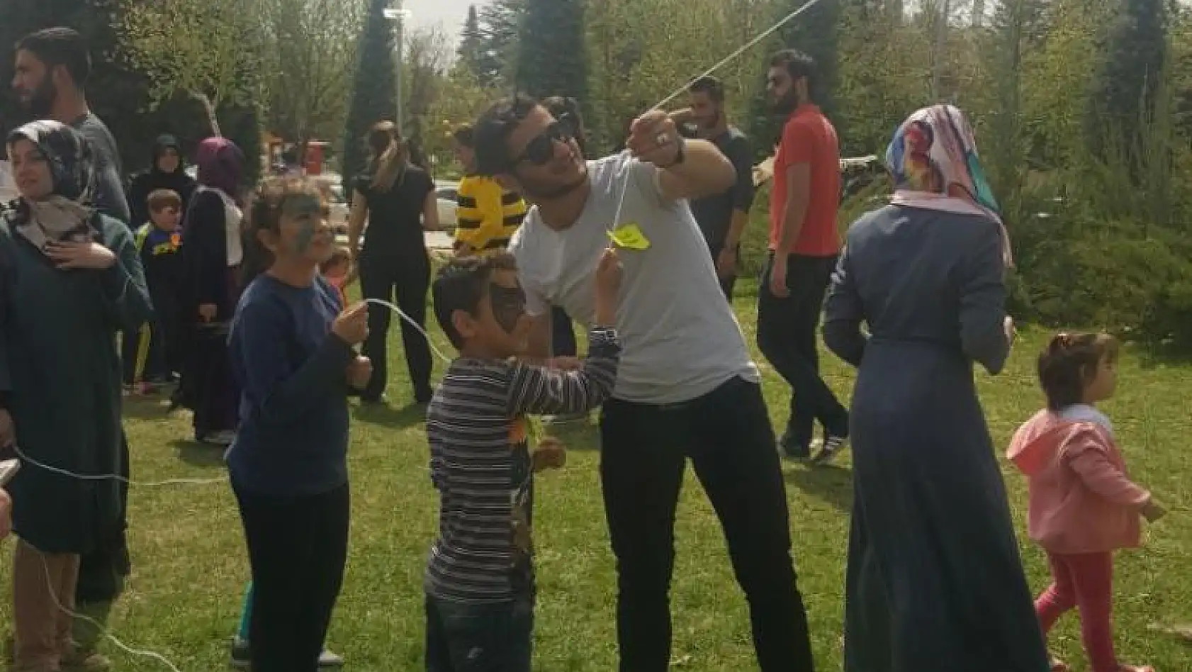 Elazığ' da Çocuklar, 23 Nisan' ı Uçurtma Şenliği ile Kutladı
