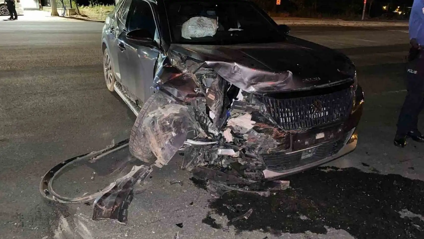 AK Parti Tunceli İl Başkanı Özaydın ve eşi trafik kazası geçirdi
