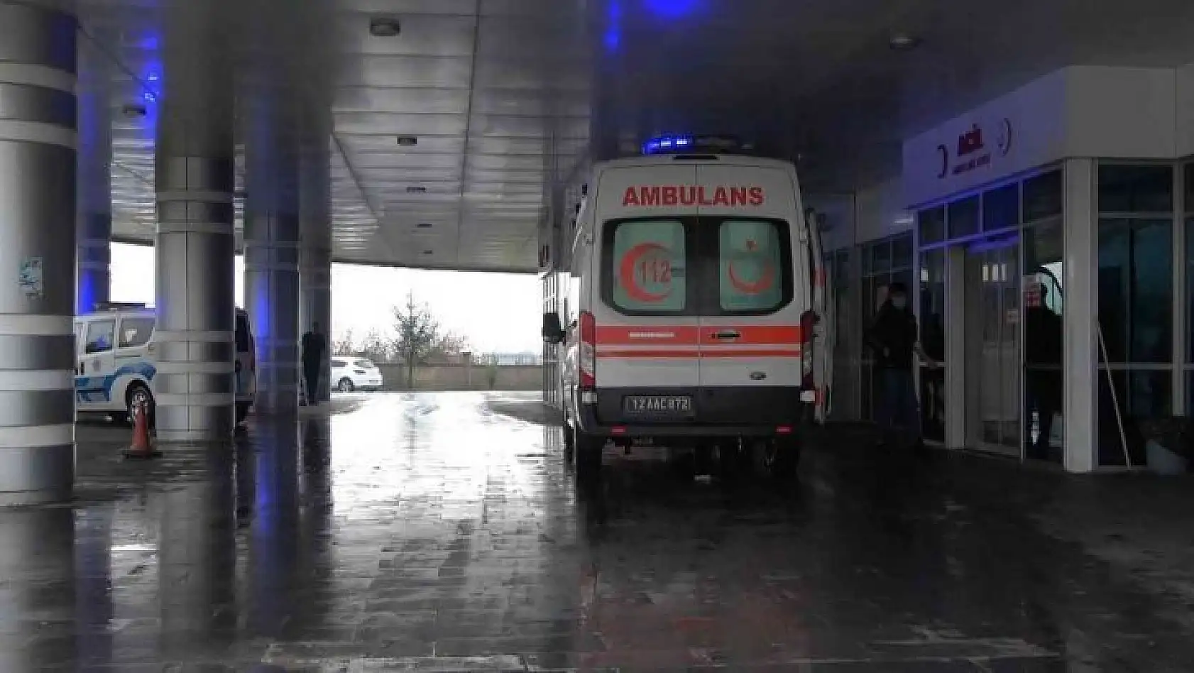 Bingöl'de çatıdan düşen işçi ağır yaralandı