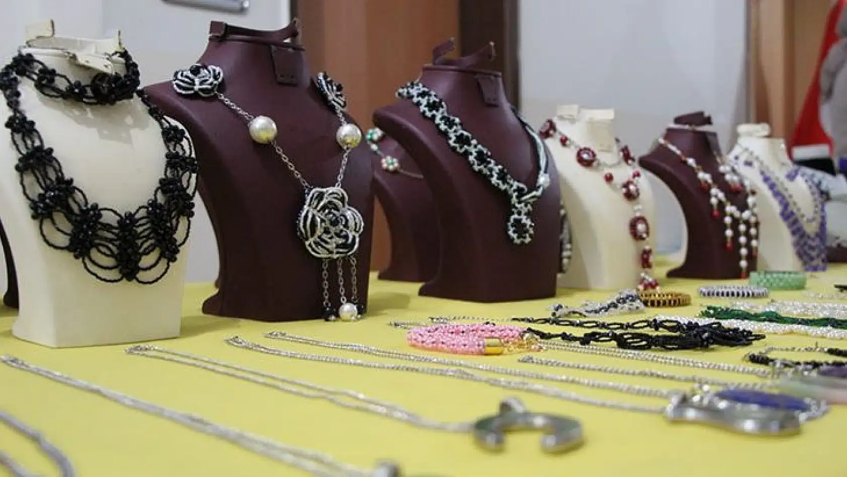 Bingöl'de Kadınların El Emeği Ürünleri Sergilendi