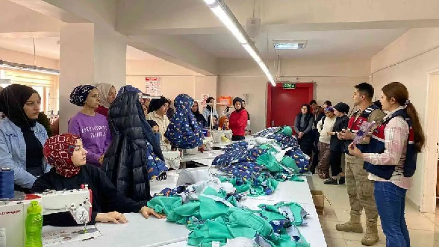 Bingöl'de tekstil çalışanlarına KADES tanıtıldı