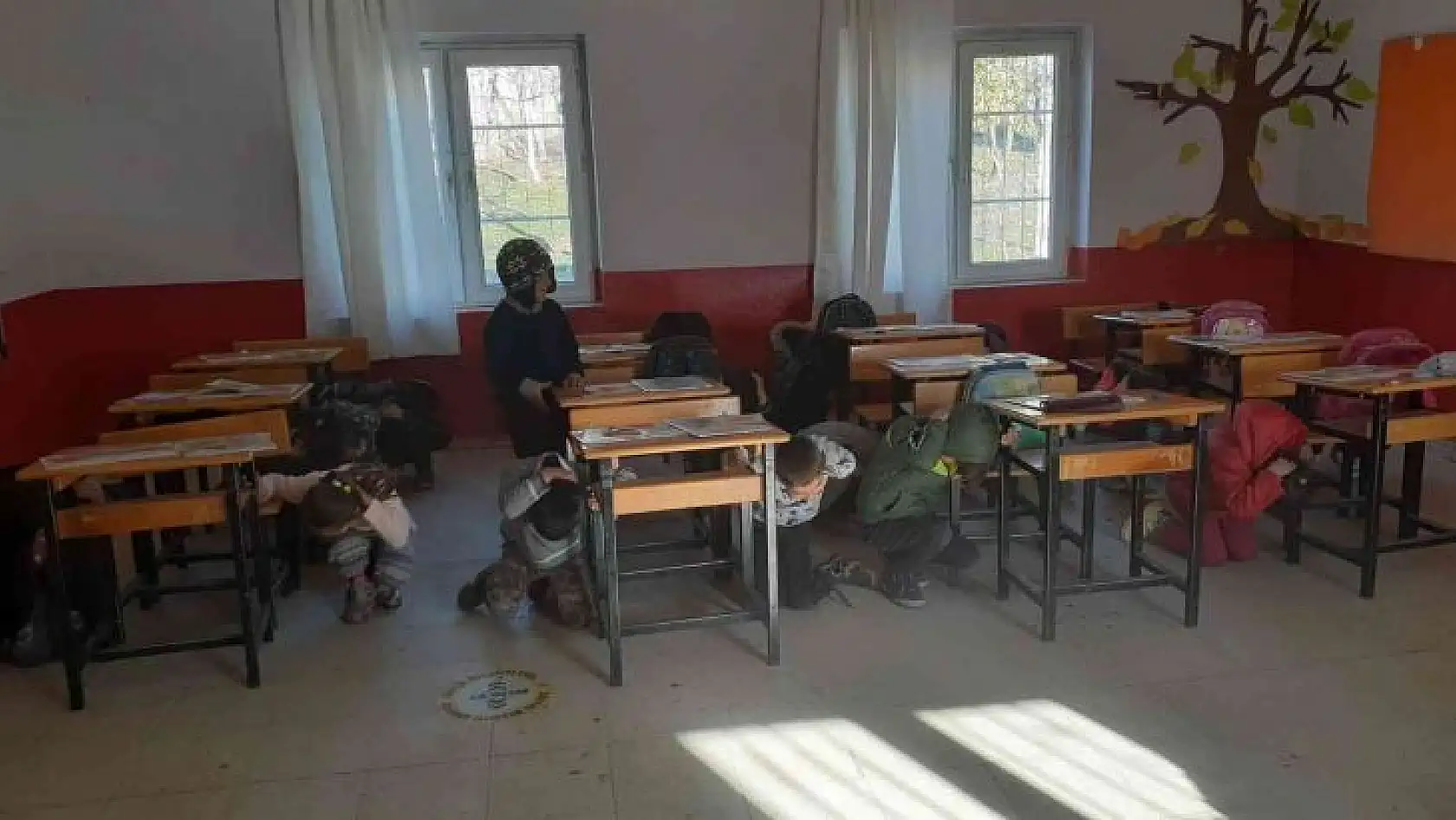 Bingöl'deki köy okullarında deprem tatbikatı yapıldı