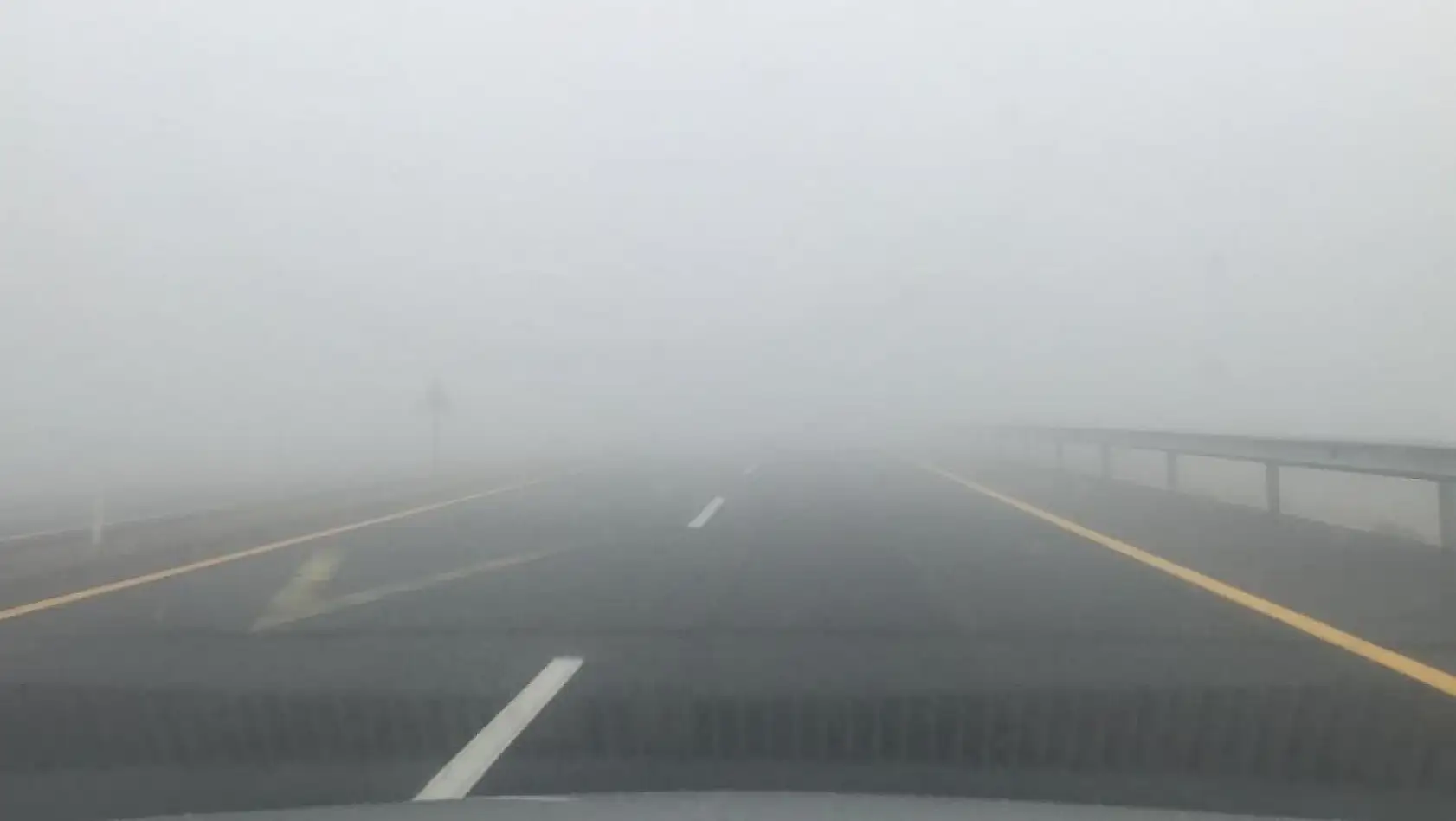 Bingöl-Elazığ kara yolunda sis nedeniyle görüş mesafesi sıfıra kadar düştü
