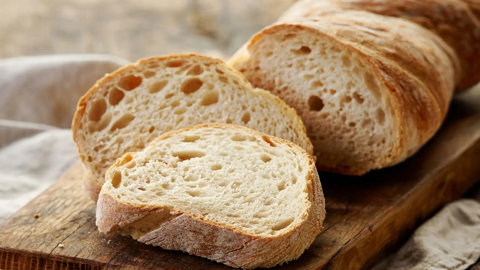 Bu yöntemlerle ekmeğiniz kesinlikle bayatlamayacak: Haftalarca saklayabilirsiniz