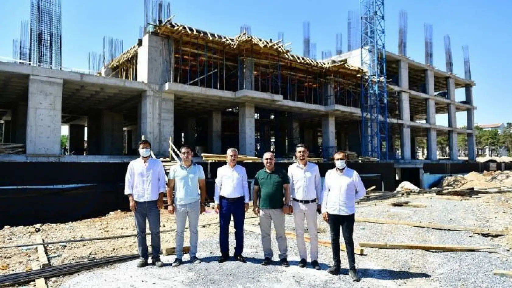 Çınar, yeni belediye hizmet binası inşaat alanındaki çalışmaları inceledi