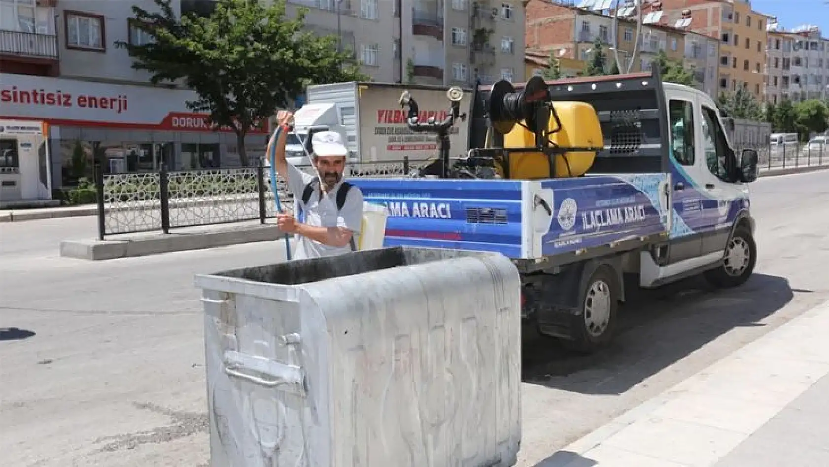 Elazığ Belediyesi Bayram Sonrası Temizlik ve İlaçlama Çalışması Gerçekleştirdi