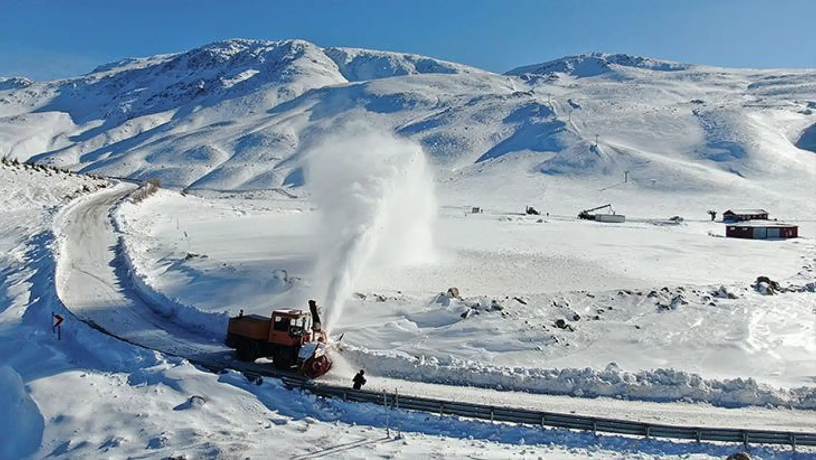 Elazığ'da 66 Köy Yolu Açıldı, 6'sında Çalışmalar Sürüyor