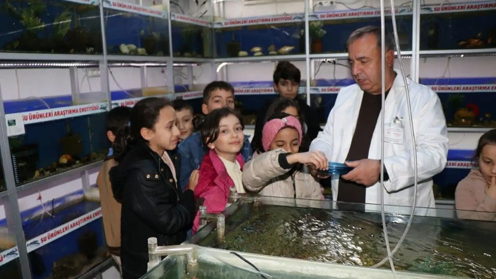 Elazığ'da Balık Müzesi Miniklerden  İlgi Görmeye Devam Ediyor