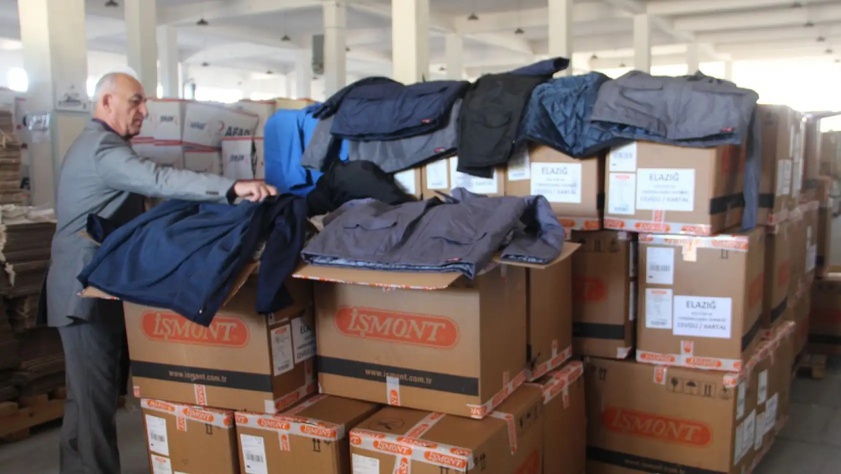 Elazığ'da bin 250 çocuğu ısıtacak yardım