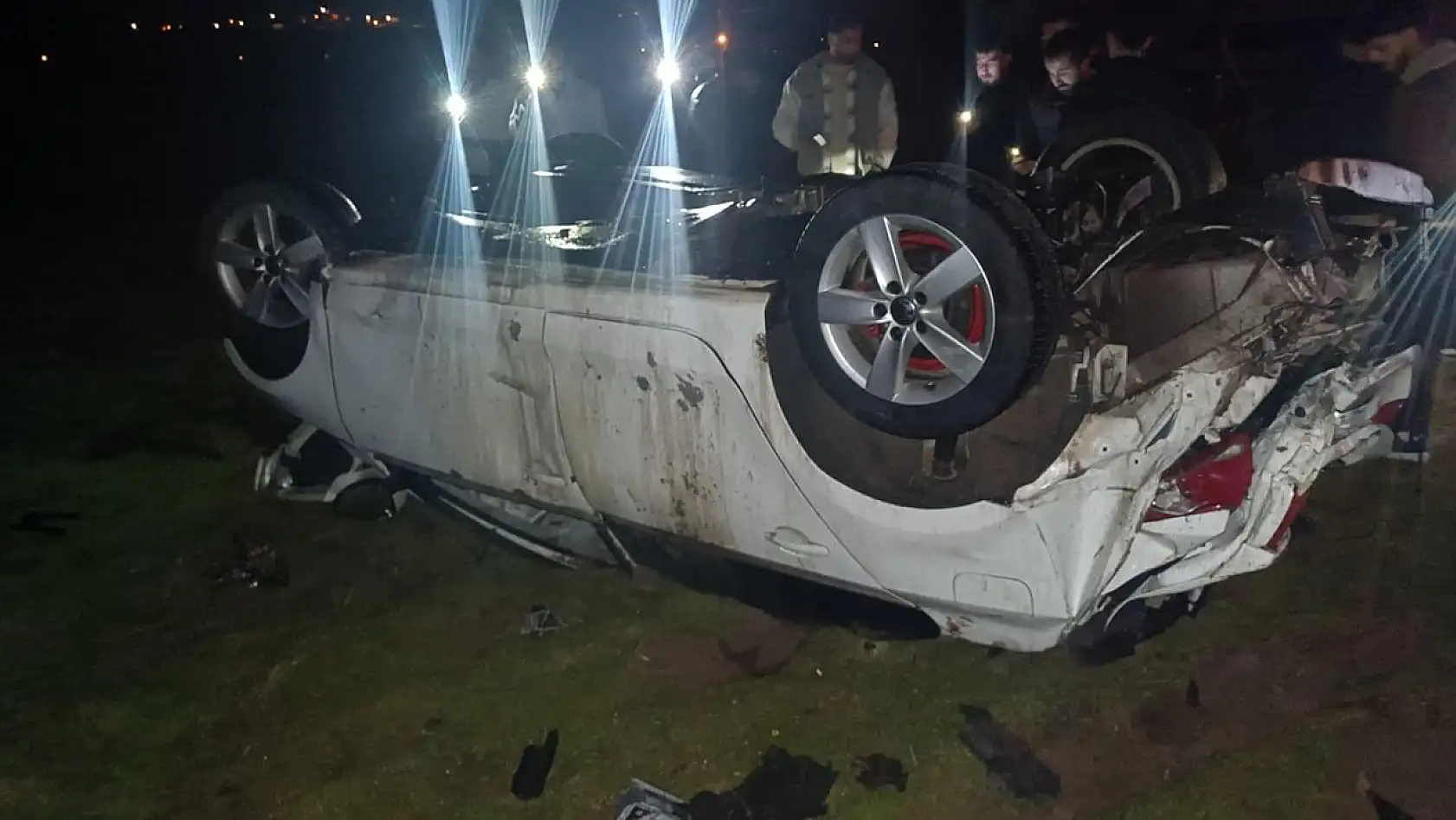 Elazığ'da Direksiyon Hakimiyetini Kaybeden Otomobil Takla Attı: 2 Yaralı
