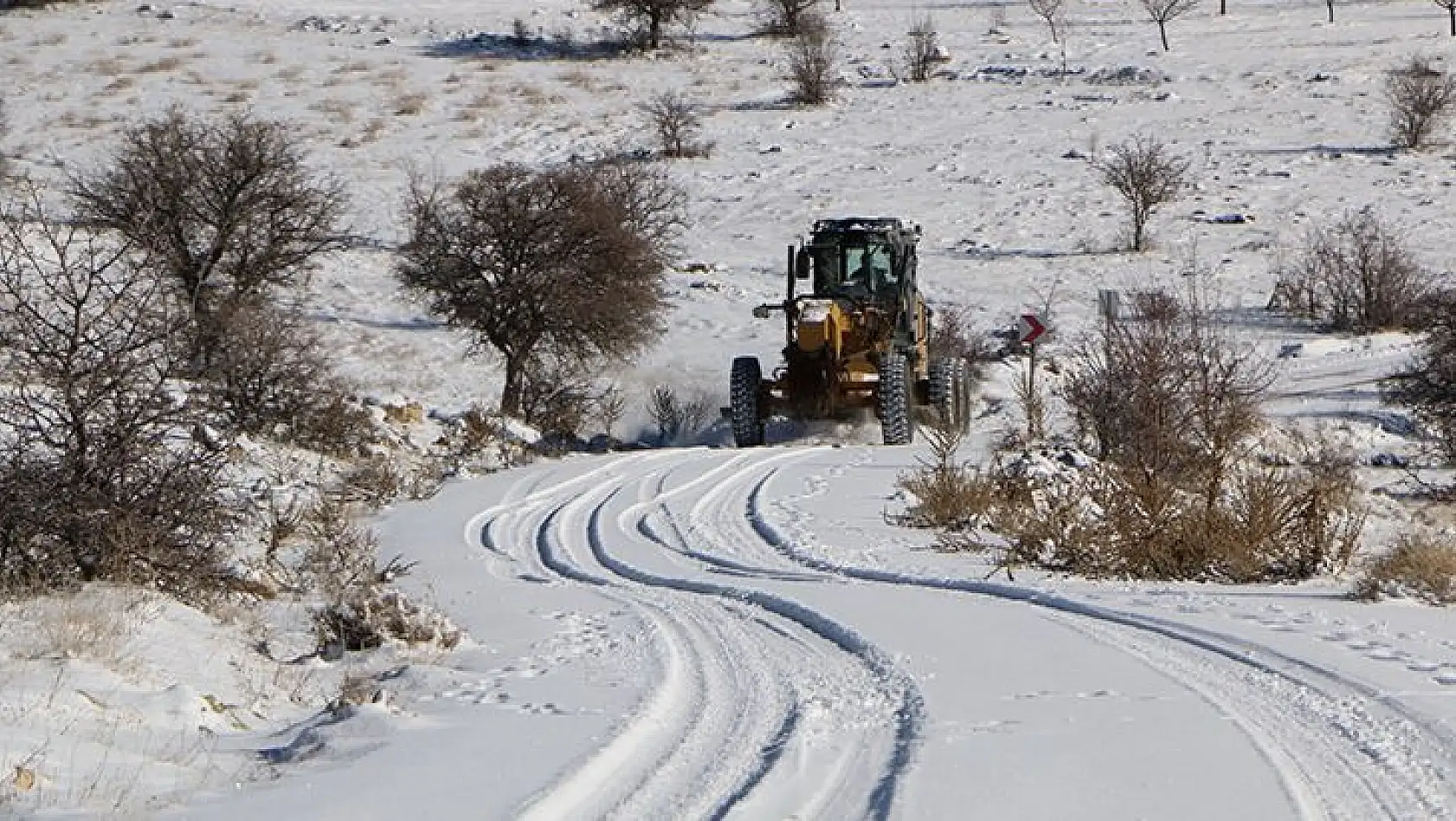 Elazığ'da Kapalı Köy Yollarının Ulaşıma Açılması İçin Çalışmalar Sürüyor