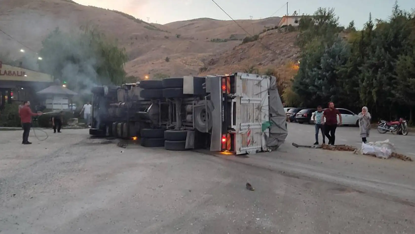 Elazığ'da Korkunç Kaza: 5 Yaralı!