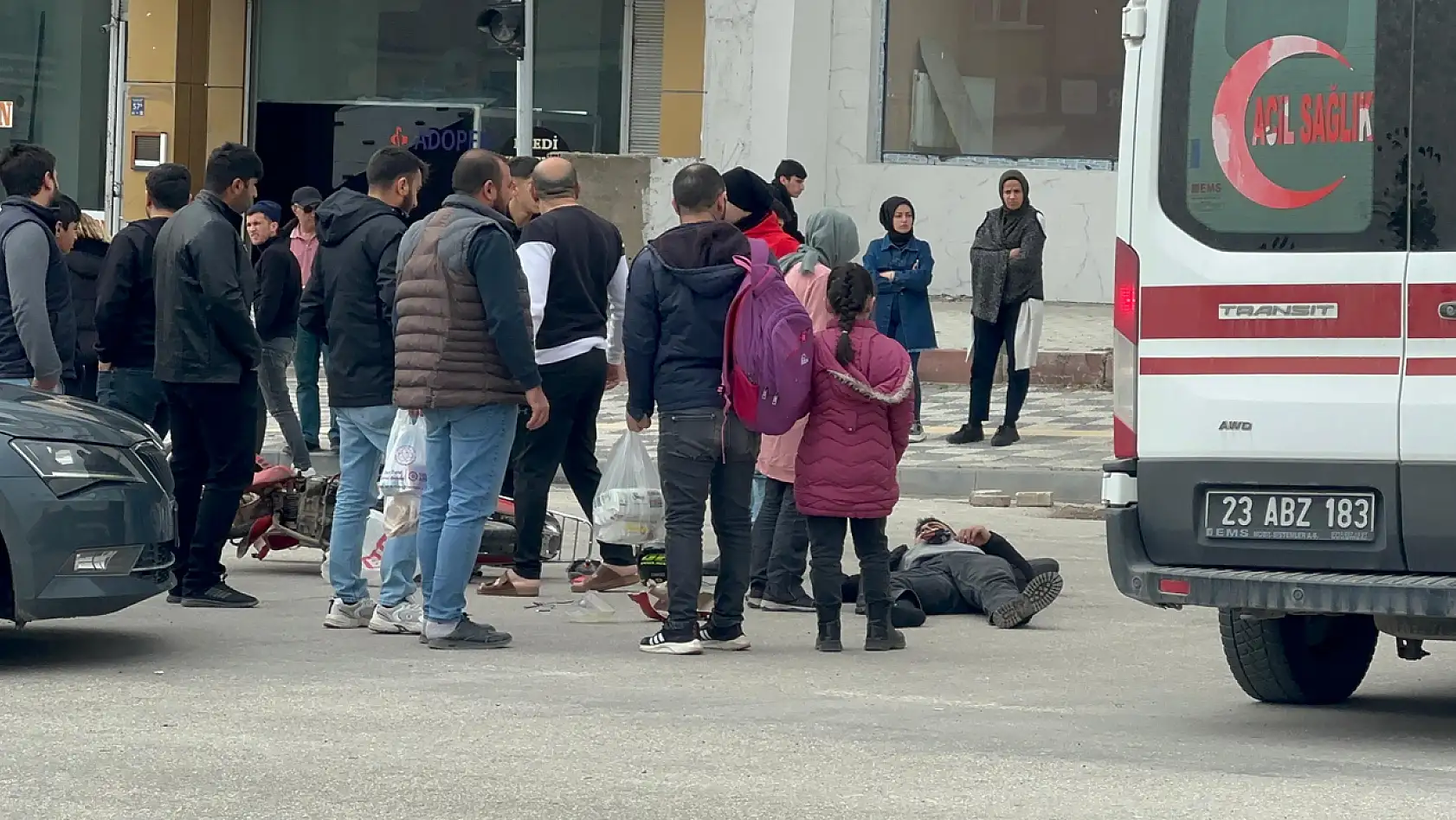 Elazığ'da motosiklet ile otomobil çarpıştı: 1 yaralı