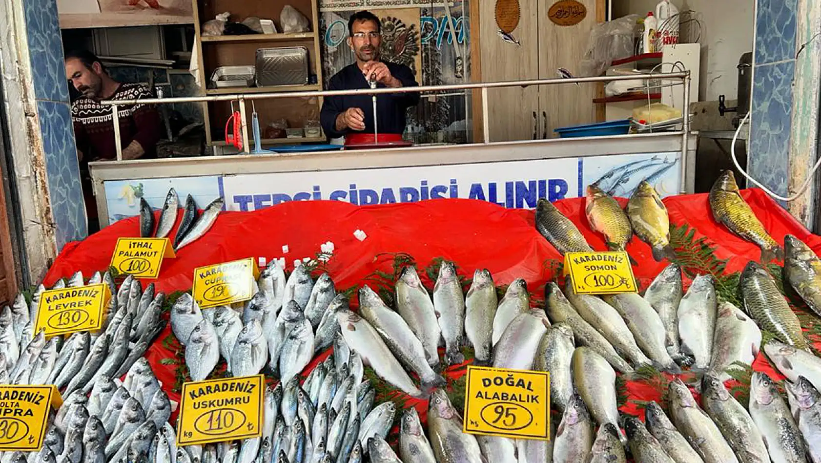 Elazığ'da Pahalılık Balık Satışlarını da Vurdu. İşte Balıkçılarda Güncel Fiyatlar