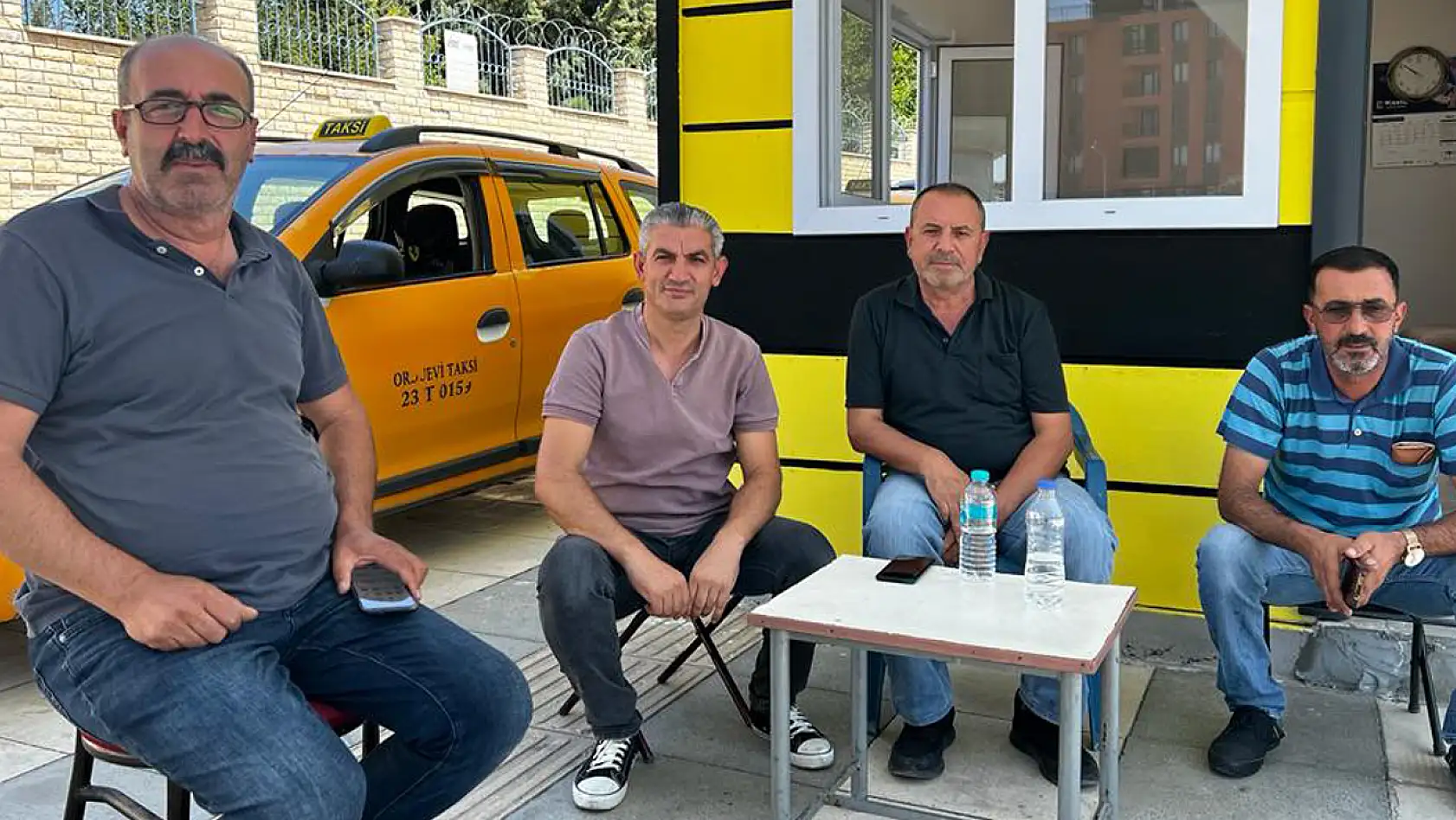 Elazığ'da Taksiciler Tek Ses : 'Müşterimiz Çok Ama Para Kazanamıyoruz'
