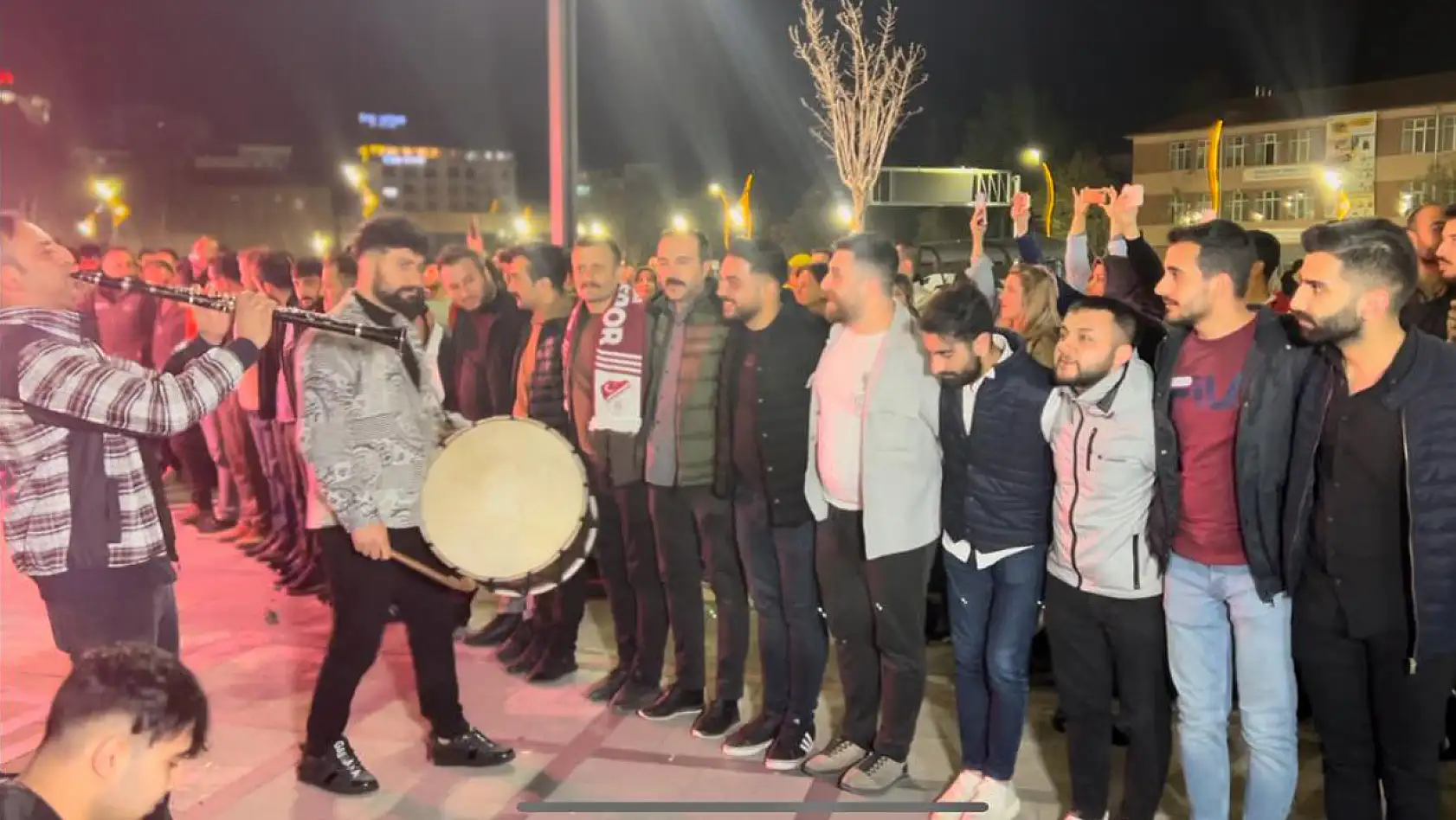 Elazığ'da Vatandaşlar Geleneksel Sahur Halayında Buluştu