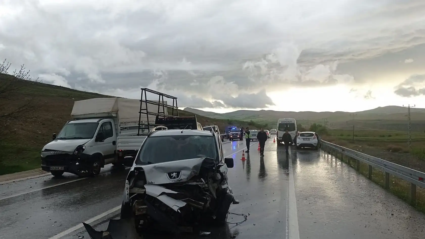 Elazığ'da zincirleme trafik kazası: 1 ölü, 4 yaralı