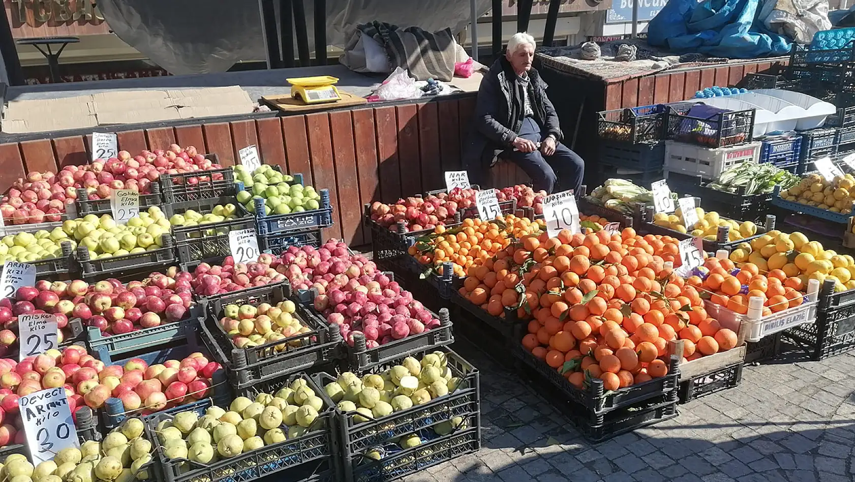 Elazığ'daki Bu Pazar, Diğer Pazarlara ve Zincir Marketlere Meydan Okuyor!