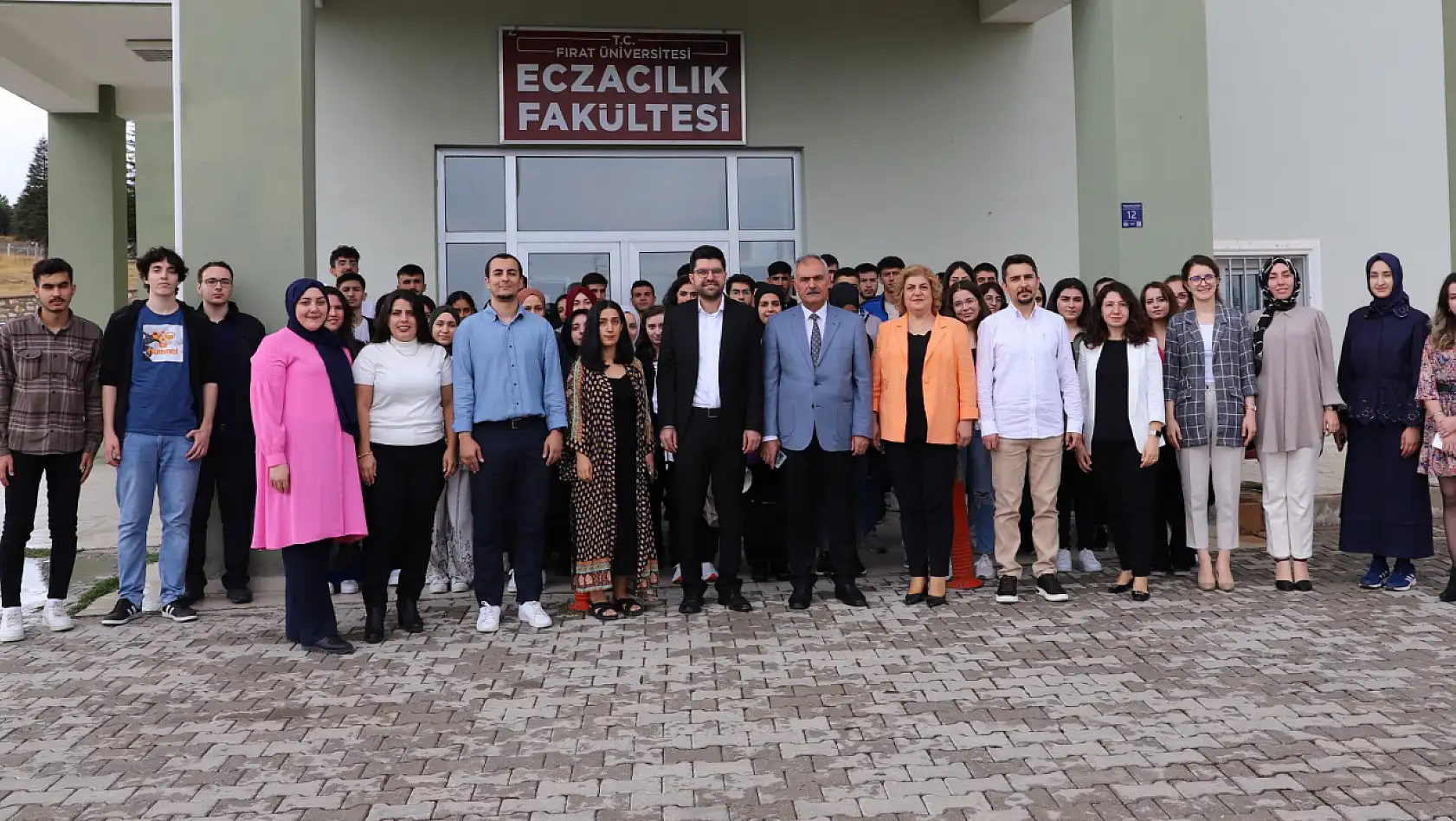 Fırat Üniversitesi Eczacılık Fakültesi İlk Öğrencilerine 'Merhaba' Dedi