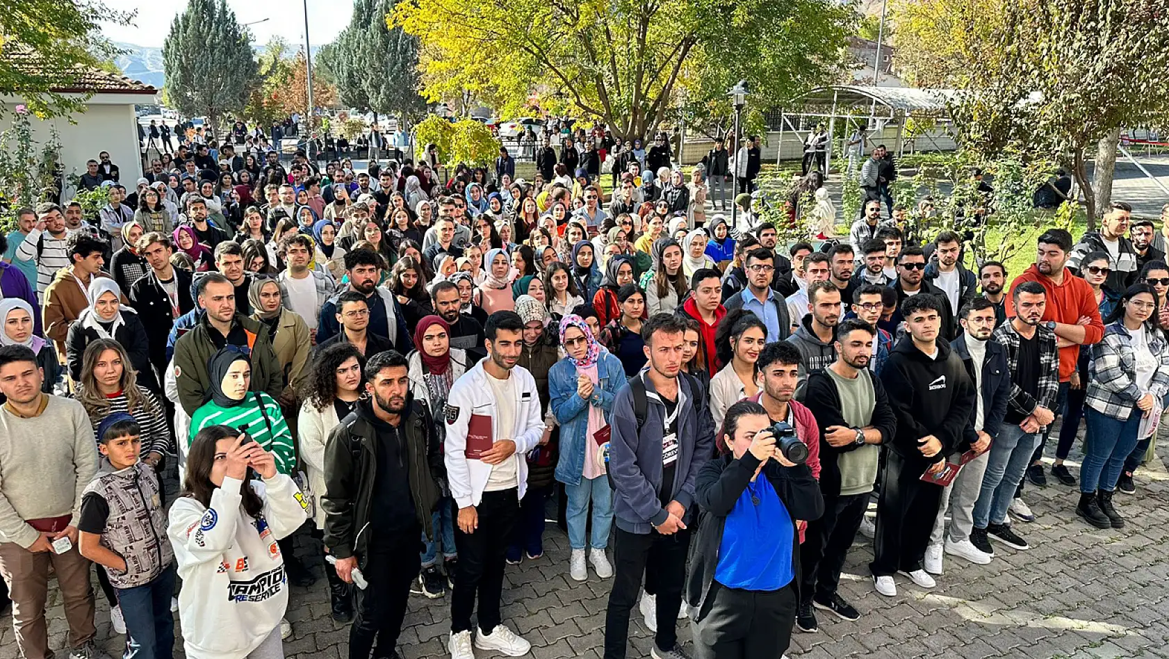 Fırat Üniversitesi Öğrencileri Palu'yu Gezdi