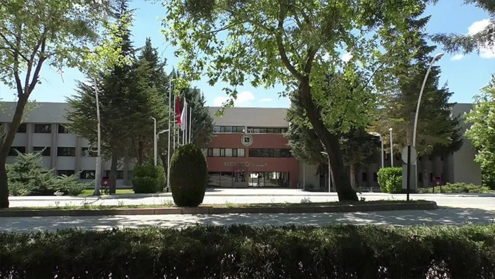 Fırat Üniversitesi 'Scımago Institutions Rankings' Sıralamasında Türkiye'de 14. Sırada Yer Aldı