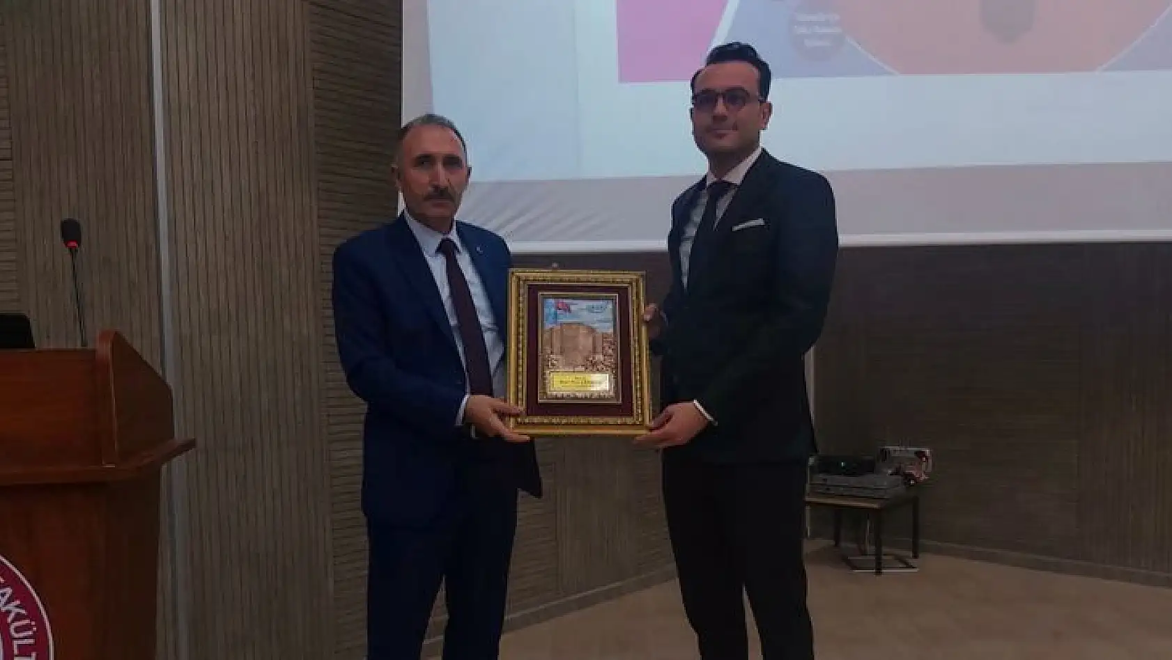 Fırat Üniversitesinde 'Yunus Emre Enstitüsü Kültürel Diplomasi Ve Türkçe' Konulu Konferans Düzenlendi