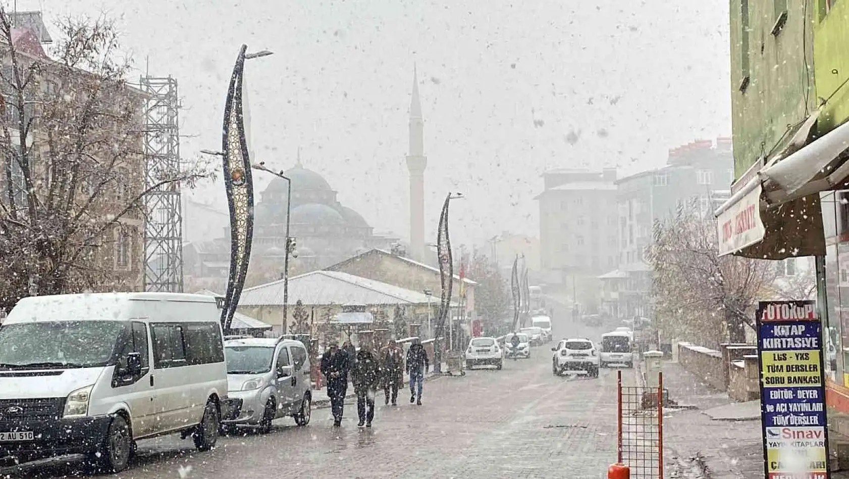 Karlıova'da kar yağışı başladı