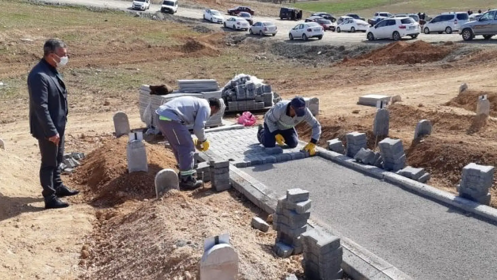 Malatya Büyükşehir'den mezarlıklara bakım ve temizlik çalışması