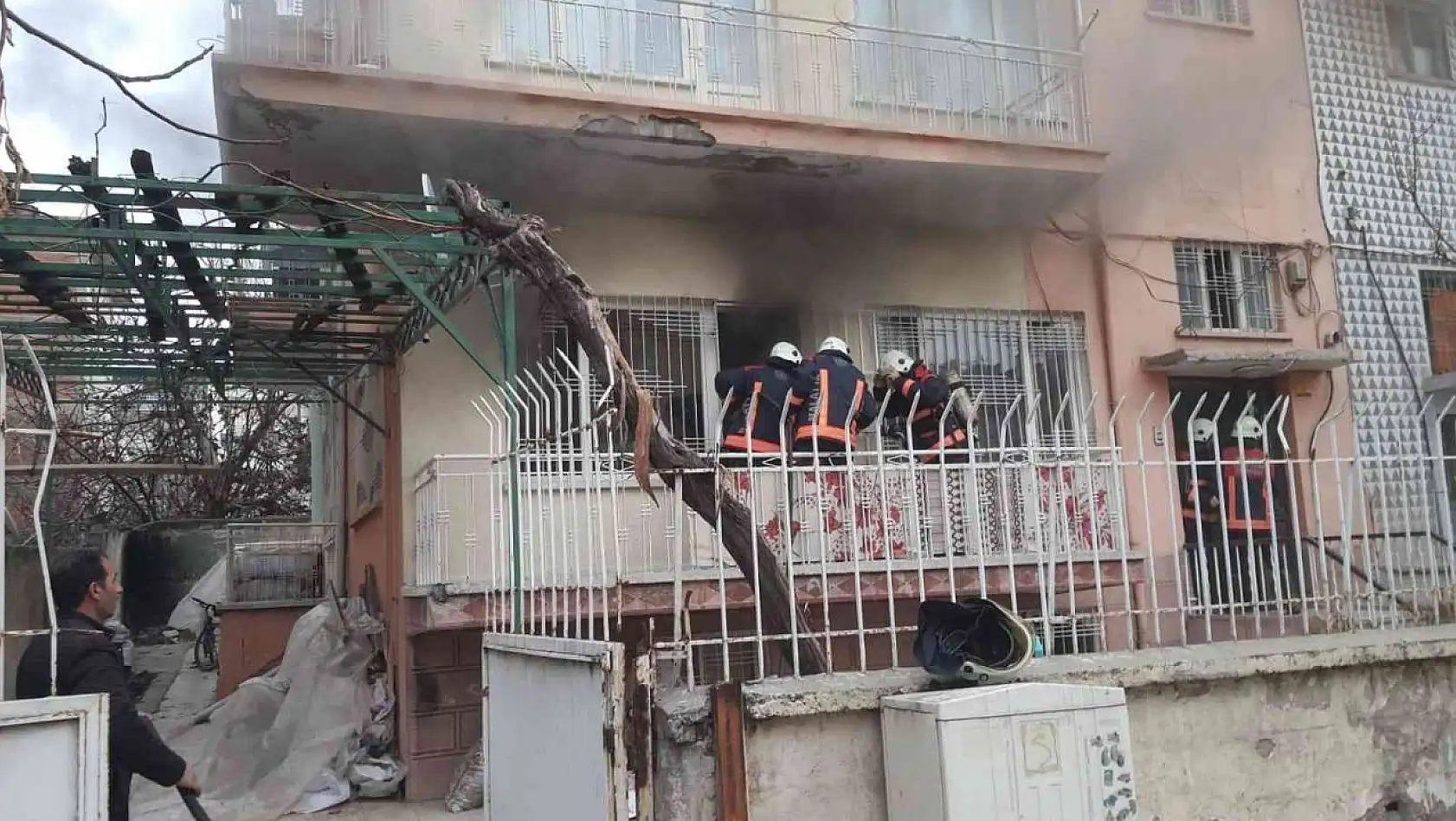 Malatya'da korkutan ev yangını