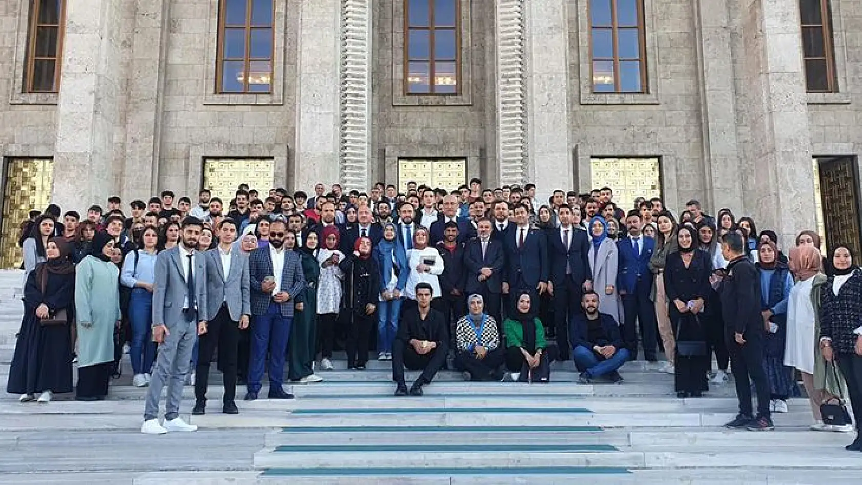 Milletvekili Ağar, Elazığ'dan Ankara'ya Giden Gençleri İftar Programında Ağırladı