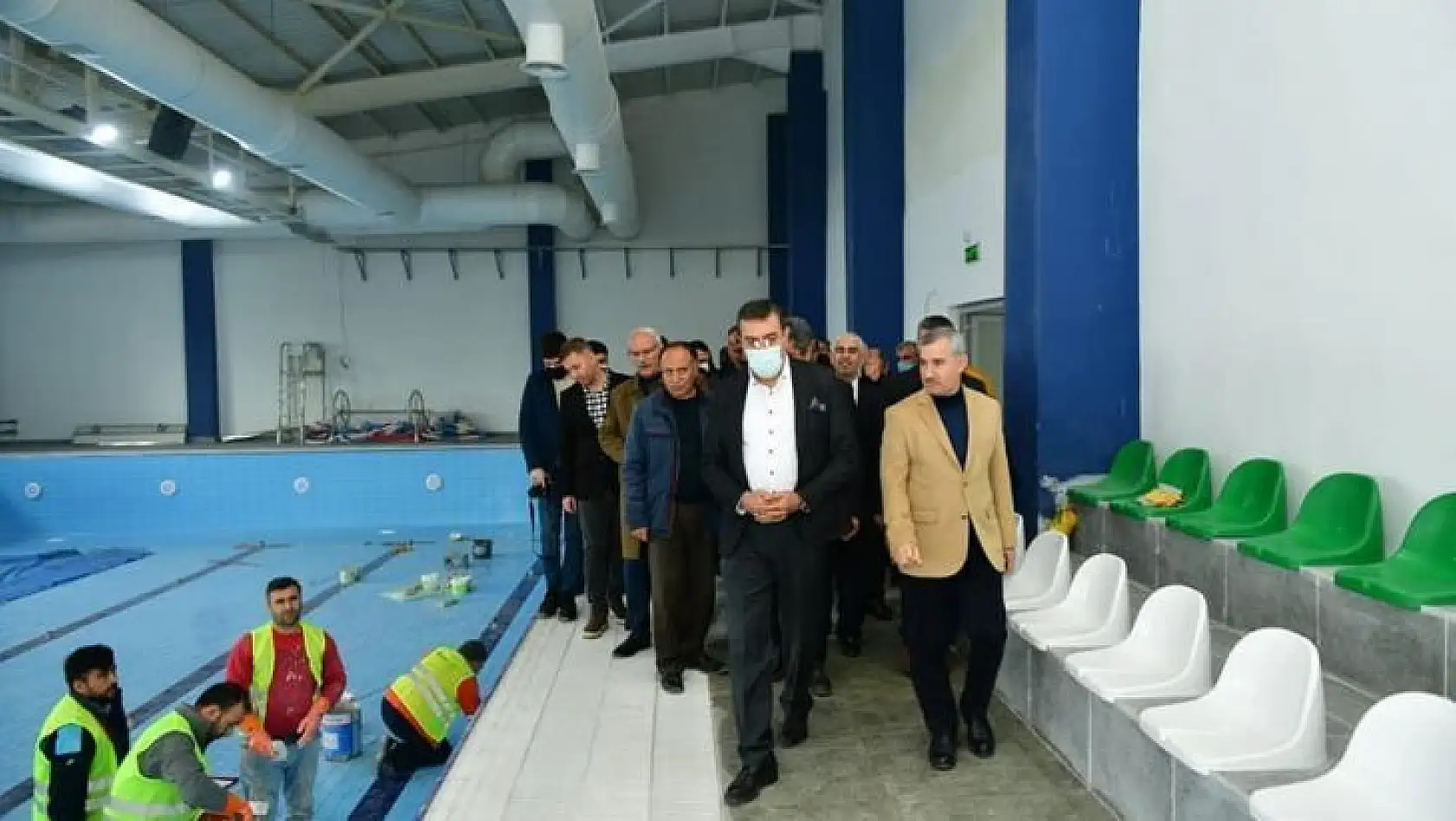 Milletvekili Tüfenkci ile Başkan Çınar, Yakınca yarı olimpik yüzme havuzunu inceledi
