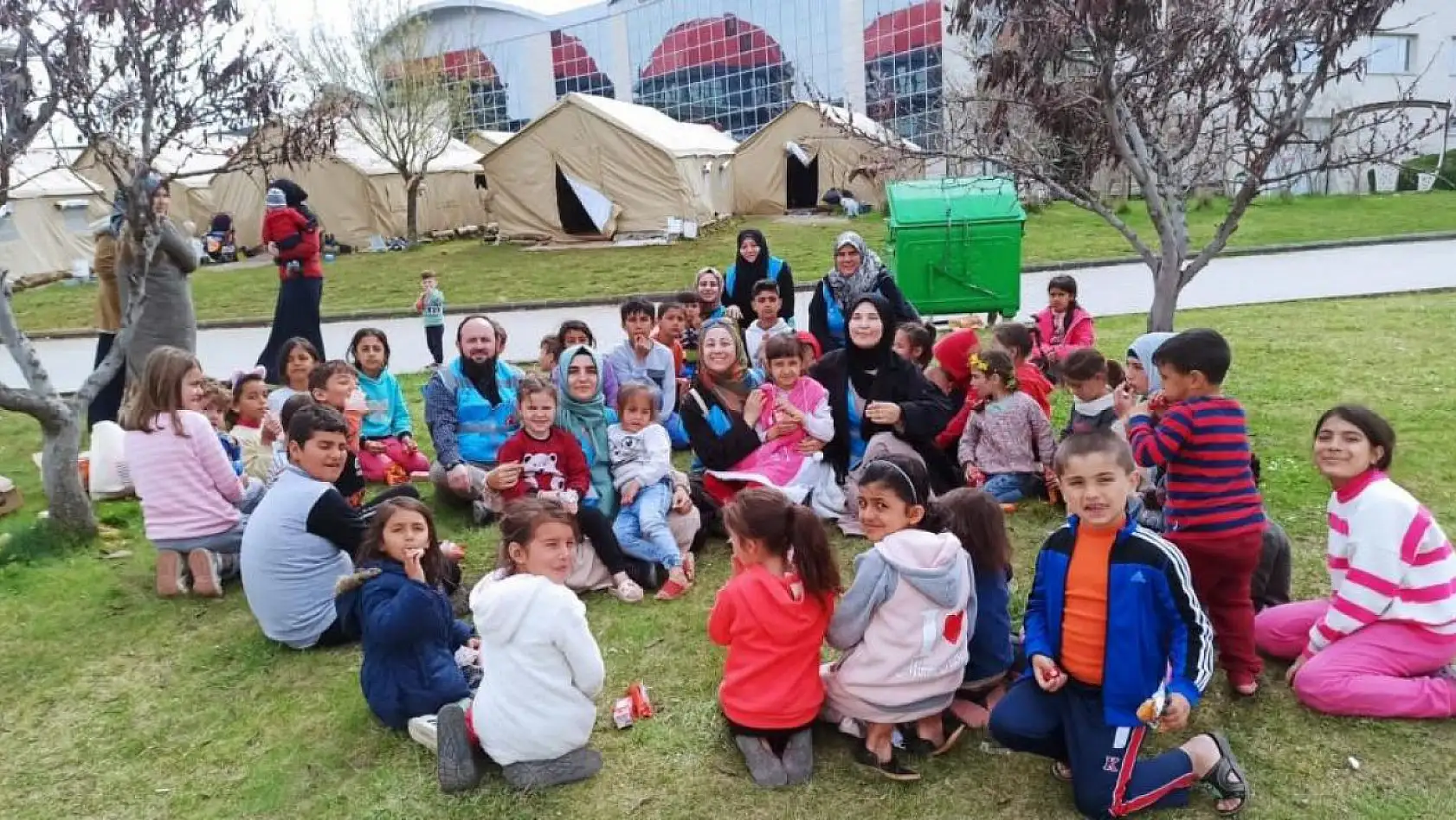 Müftülük Personeli Depremzede Çocuklara Manevi Danışmanlık Yapıyor