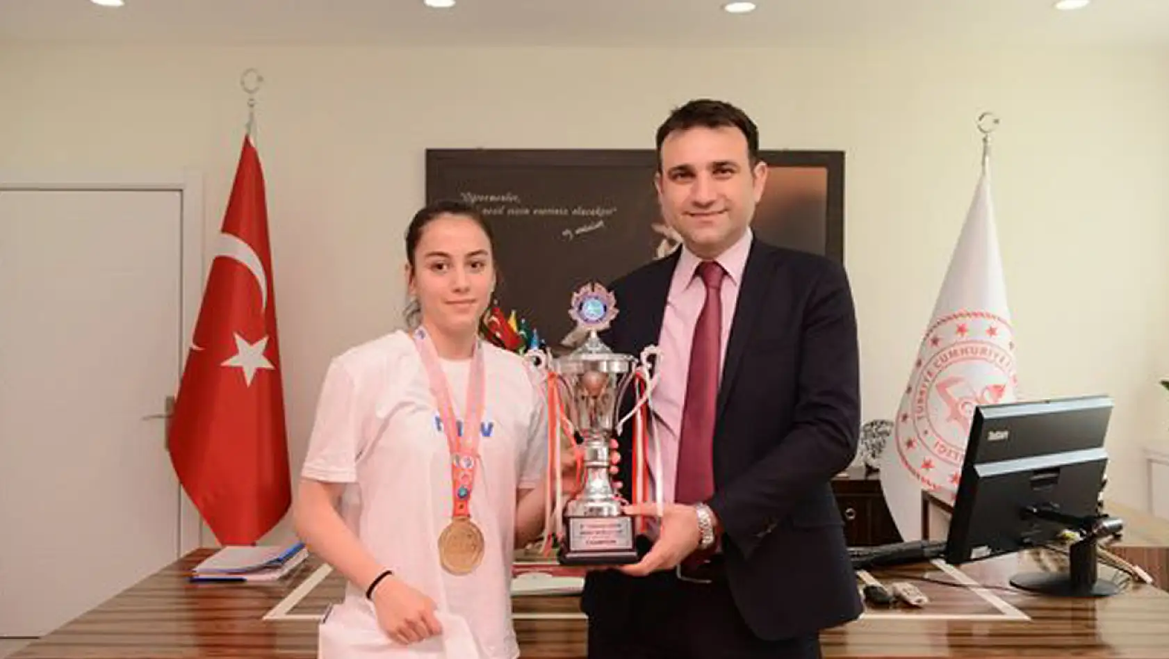Şampiyonlardan İl Milli Eğitim Müdürü Mehmet Yiğit'e Ziyaret