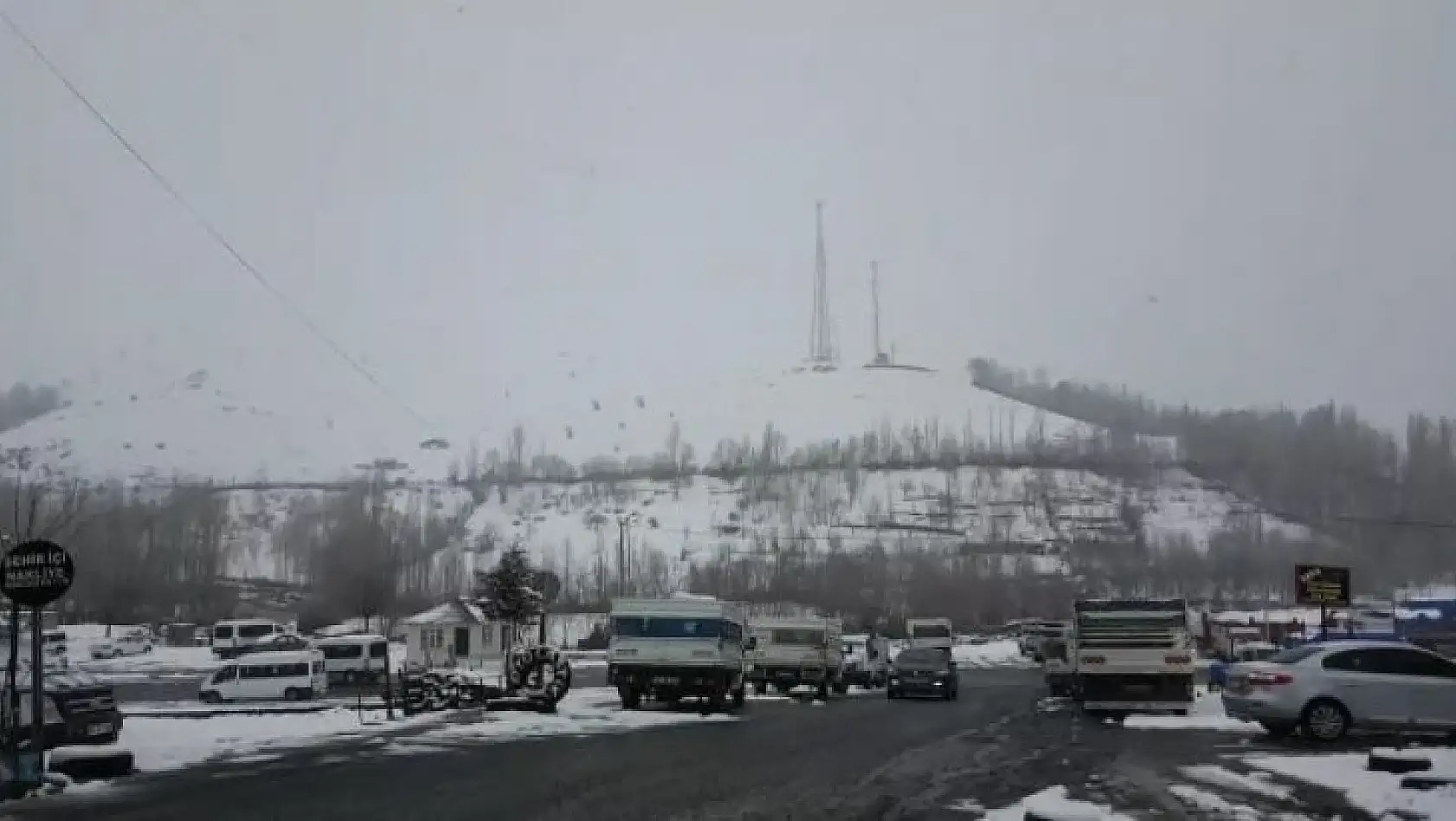 Solhan'da kar yağışı nedeniyle 3 köy yolu ulaşıma kapandı