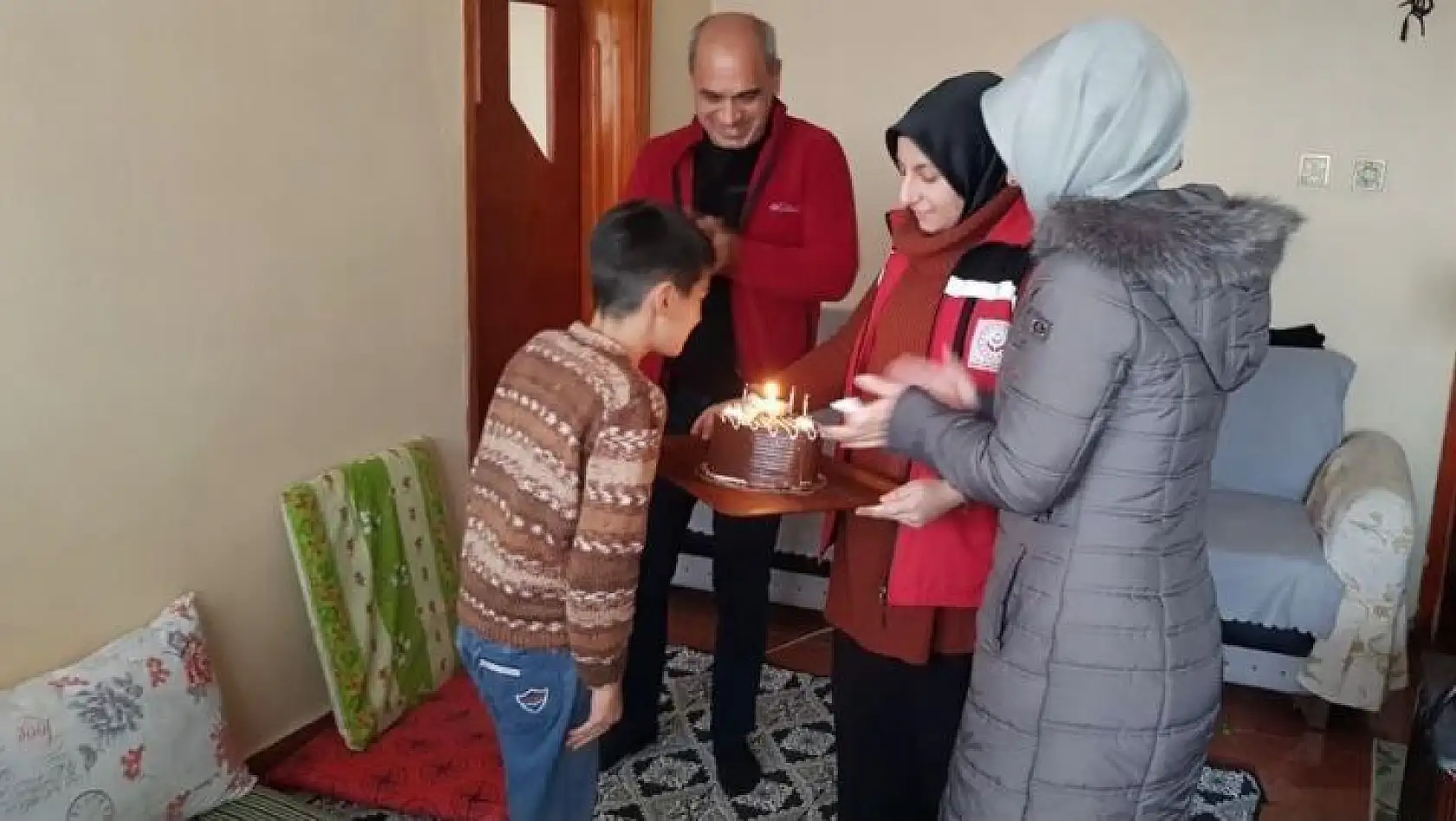Sosyal Hizmet Merkezi Müdürlüğünden sürpriz doğum günü kutlaması