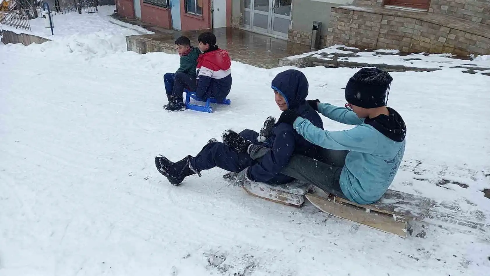 Tunceli'de okullara kar tatili