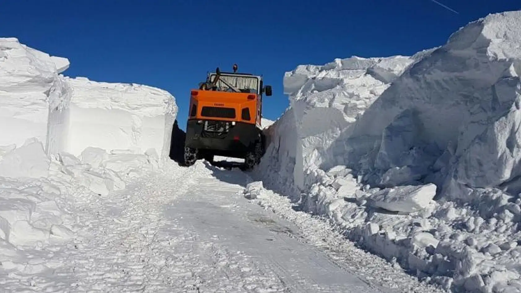 Tunceli'de özel idare ve karayolları karla mücadeleye hazır